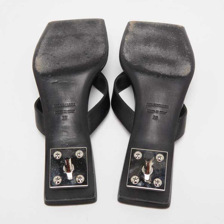 مملوكة مسبقًا Balenciaga Black Leather Square Toe Thong Slide Sandals Size 39