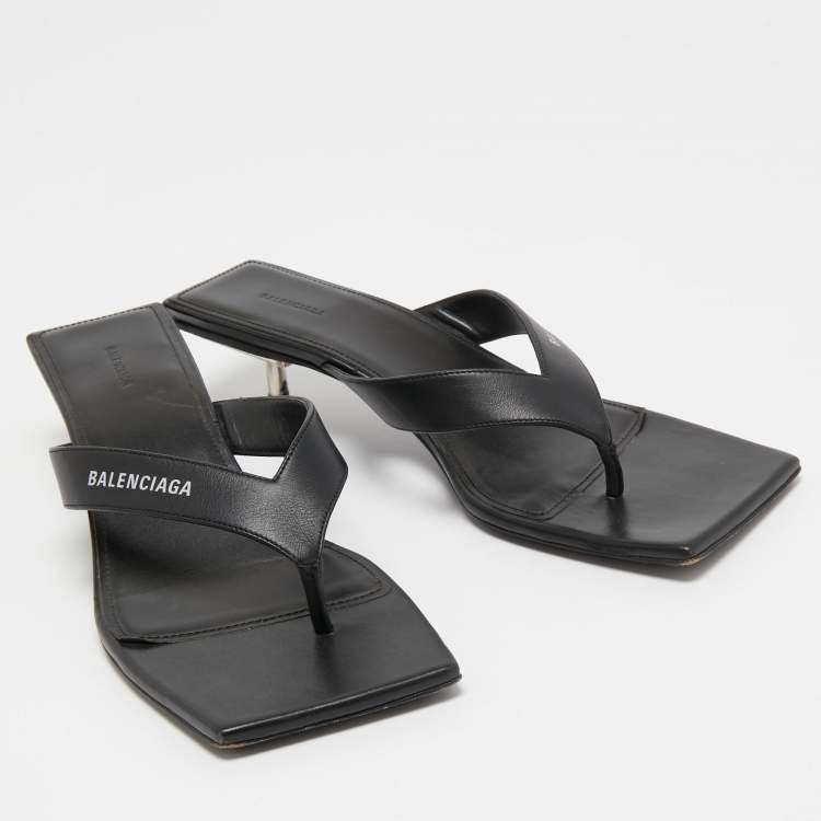 مملوكة مسبقًا Balenciaga Black Leather Square Toe Thong Slide Sandals Size 39
