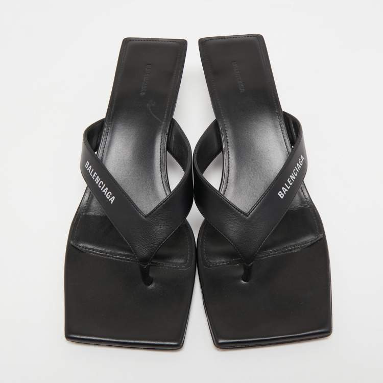 مملوكة مسبقًا Balenciaga Black Leather Square Toe Thong Slide Sandals Size 39