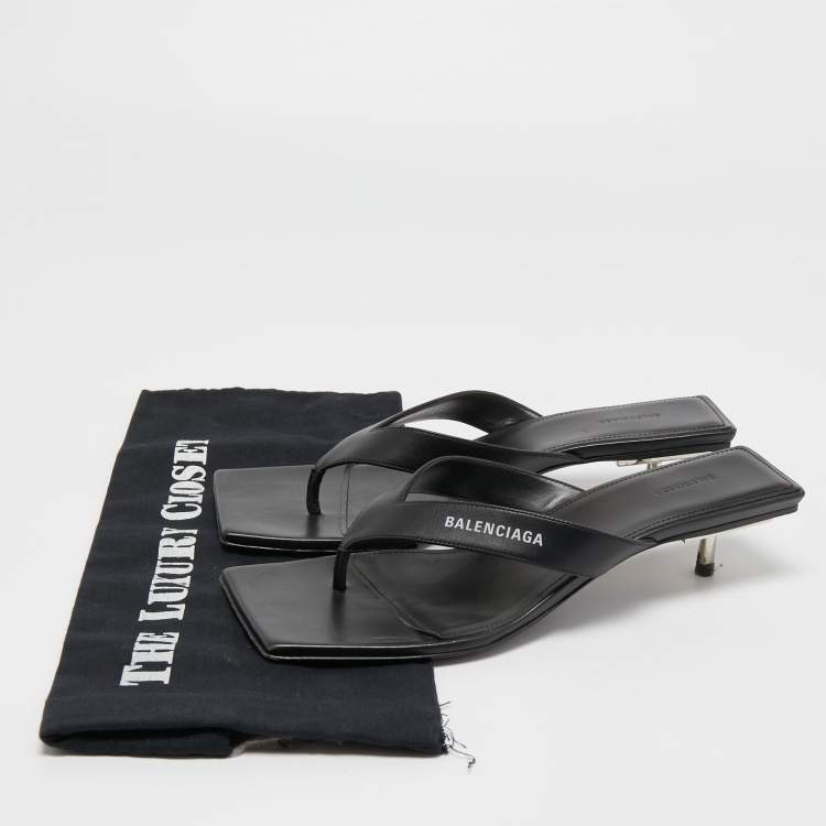 مملوكة مسبقًا Balenciaga Black Leather Square Toe Thong Slide Sandals Size 39