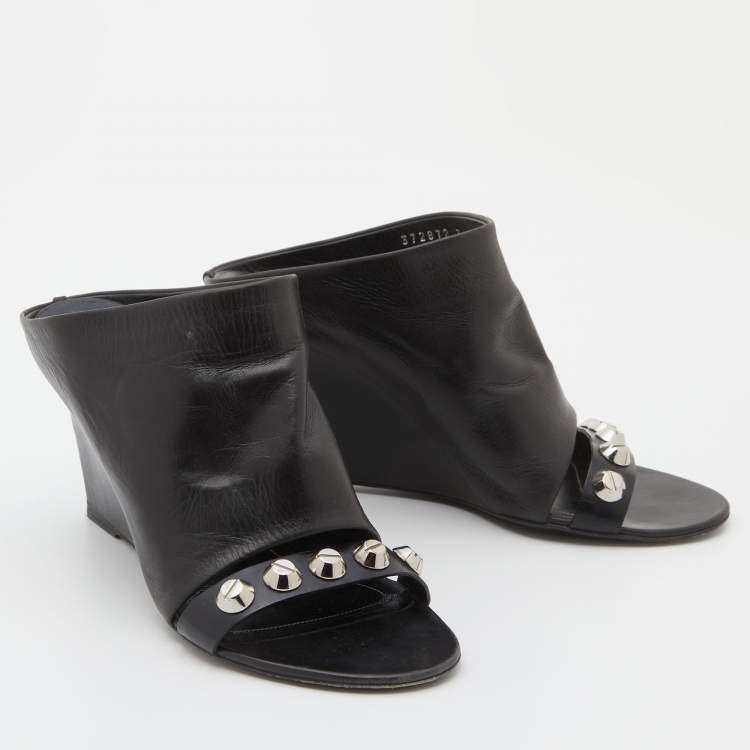 مملوكة مسبقًا Balenciaga Black Leather Studded Arena Wedge Mules Size 38