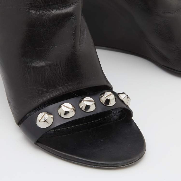 مملوكة مسبقًا Balenciaga Black Leather Studded Arena Wedge Mules Size 38