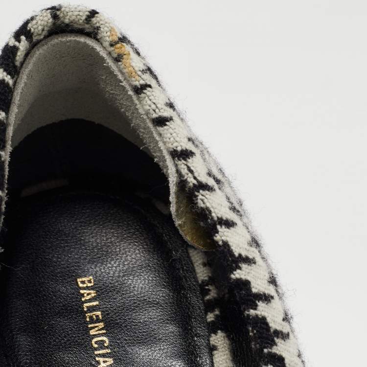 Pre Owned Balenciaga Black/White Tweed BB Pointed Toe D'orsay Pumps Size 39