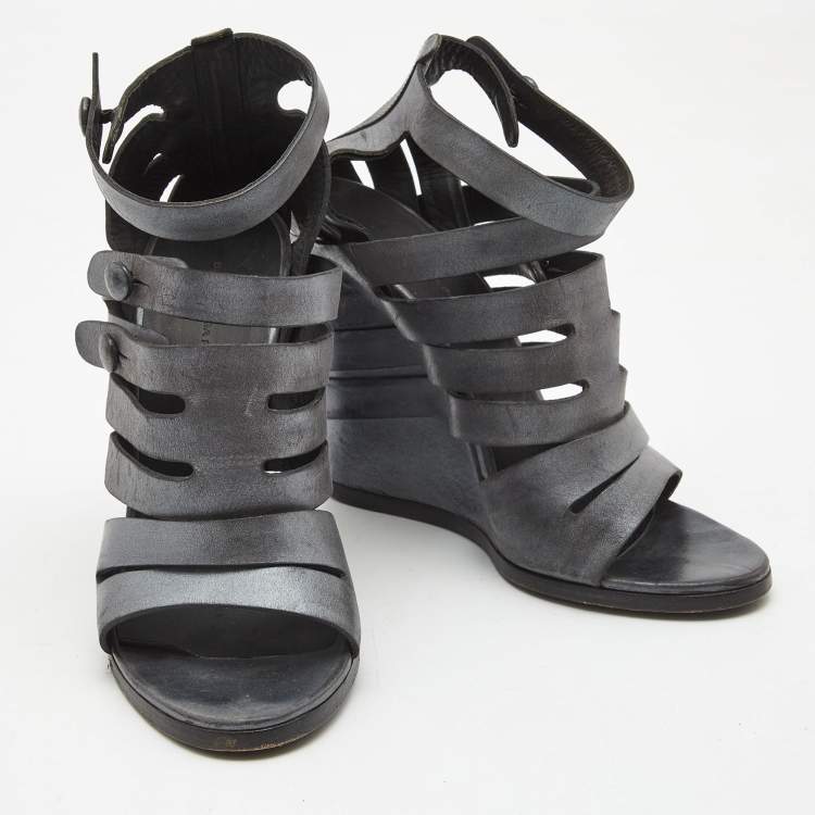 مملوكة مسبقًا Balenciaga Grey Leather Wedge Ankle Strap Sandals Size 40