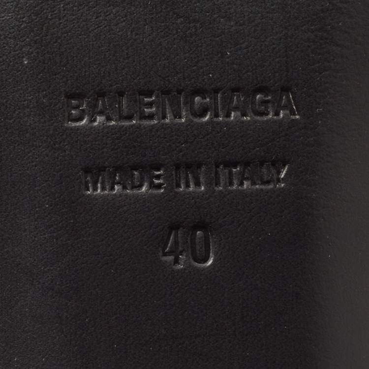 مملوكة مسبقًا Balenciaga White Leather Square BB Knife Mules Size 40