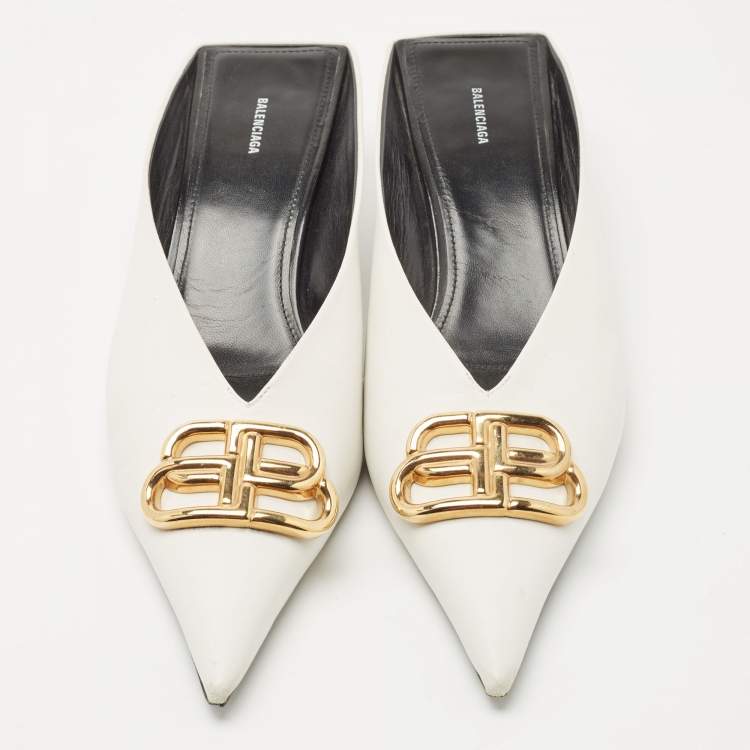 مملوكة مسبقًا Balenciaga White Leather Square BB Knife Mules Size 40