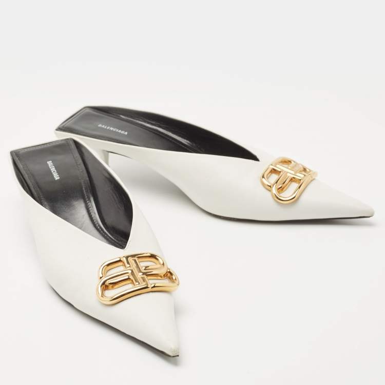 مملوكة مسبقًا Balenciaga White Leather Square BB Knife Mules Size 40