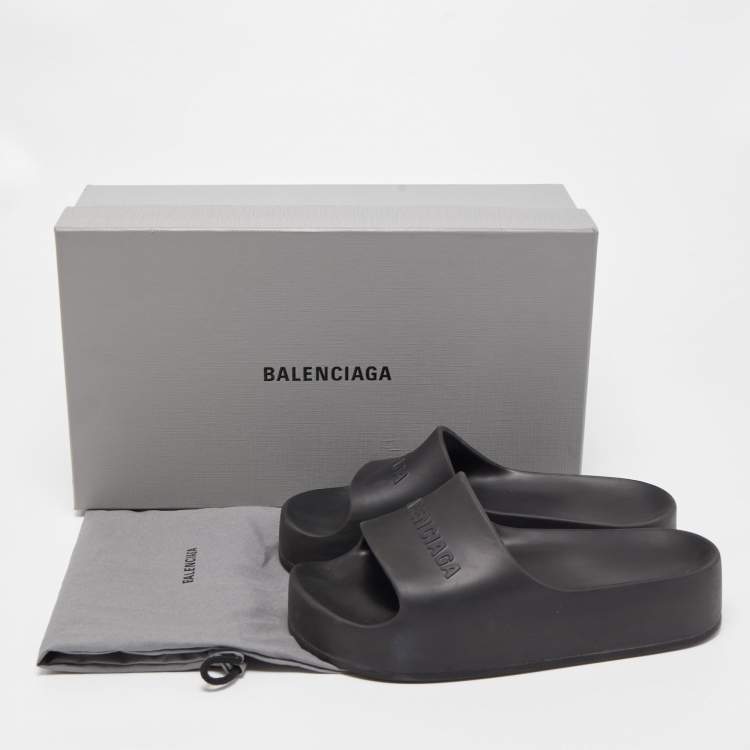 مملوكة مسبقًا Balenciaga Black Rubber Slide Flats Size 40