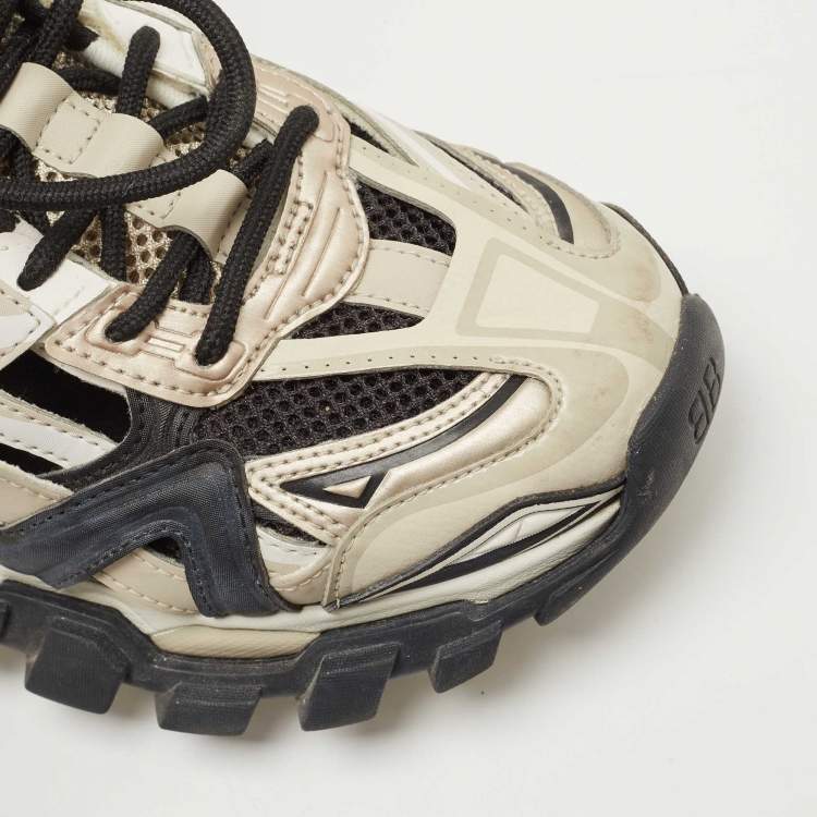 مملوكة مسبقًا Balenciaga Black/Grey Leather And Mesh Track 2 Chunky Sneakers Size 39