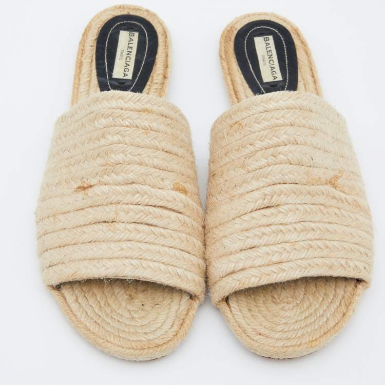 مملوكة مسبقًا Balenciaga Beige Jute  Flat Slides Size 40