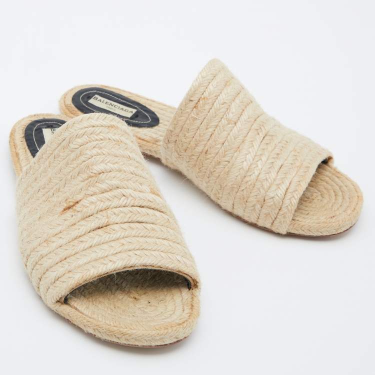 مملوكة مسبقًا Balenciaga Beige Jute  Flat Slides Size 40