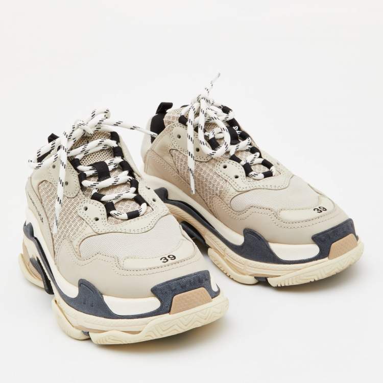 مملوكة مسبقًا Balenciaga Grey Mesh and Leather Triple S Sneakers Size 39