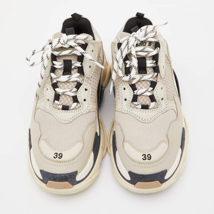مملوكة مسبقًا Balenciaga Grey Mesh and Leather Triple S Sneakers Size 39