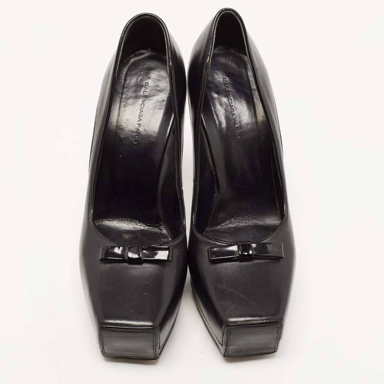 Pre Owned Balenciaga Black Patent and Leather Bow Pumps Size 38.5