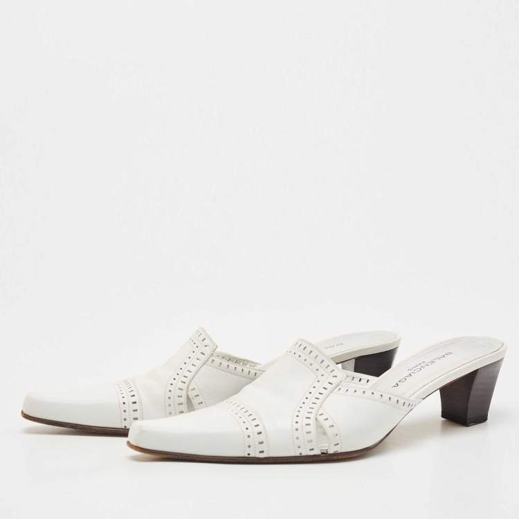 مملوكة مسبقًا Balenciaga White Leather Mule Sandals Size 38