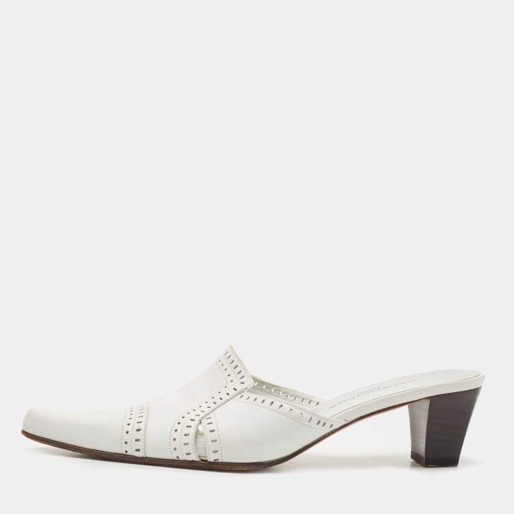 مملوكة مسبقًا Balenciaga White Leather Mule Sandals Size 38