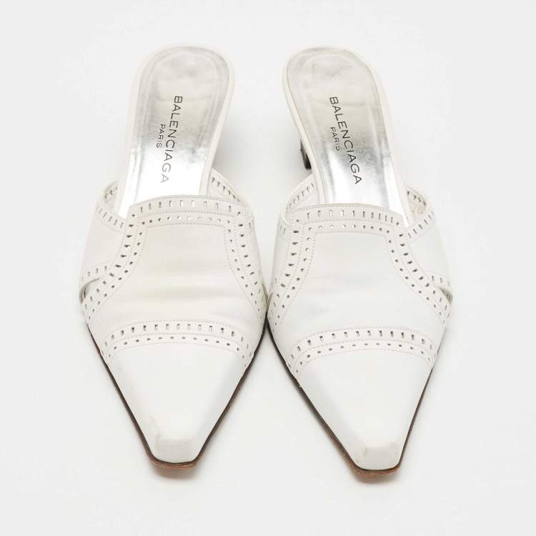 مملوكة مسبقًا Balenciaga White Leather Mule Sandals Size 38