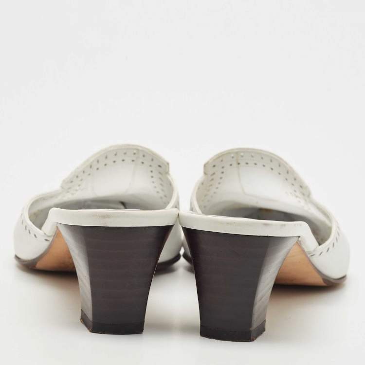 مملوكة مسبقًا Balenciaga White Leather Mule Sandals Size 38