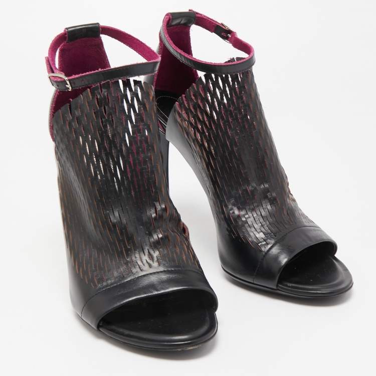 Pre Owned Balenciaga Black/Pink Lasercuts Leather Glove  Sandals Size 40