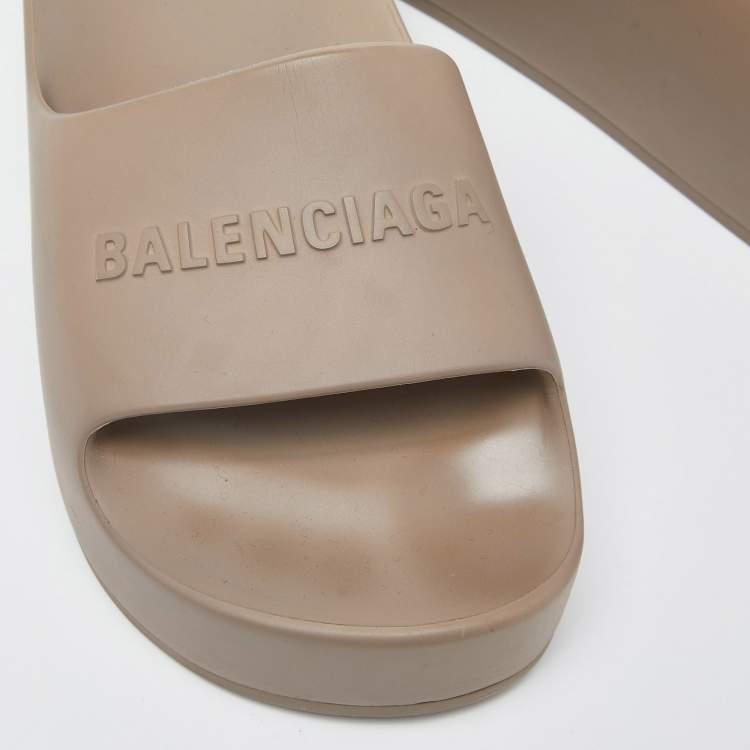 Pre Owned Balenciaga Beige Rubber Mono Platform Slides Size 36