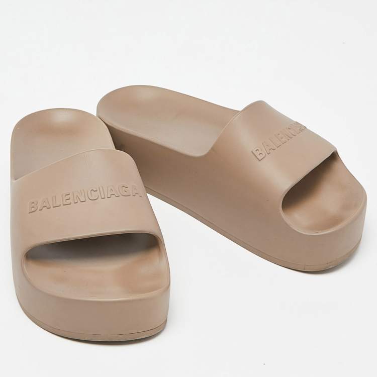 Pre Owned Balenciaga Beige Rubber Mono Platform Slides Size 36