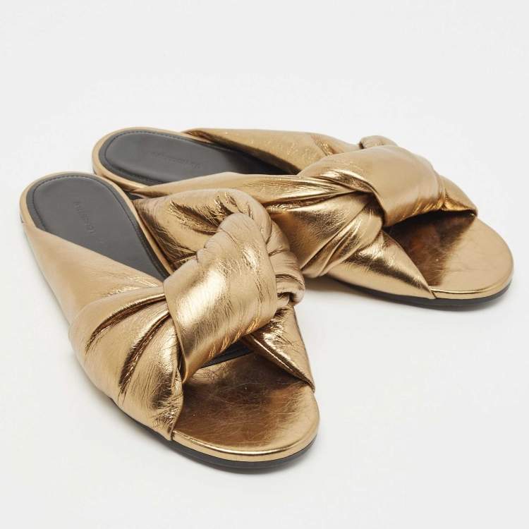 مملوكة مسبقًا Balenciaga Gold Leather  Flat Slides Size 38