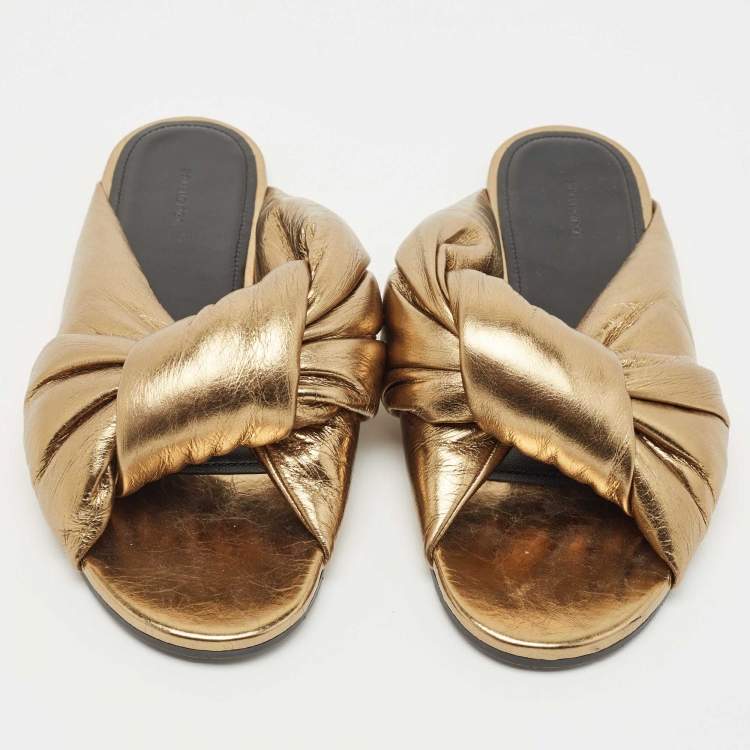 مملوكة مسبقًا Balenciaga Gold Leather  Flat Slides Size 38