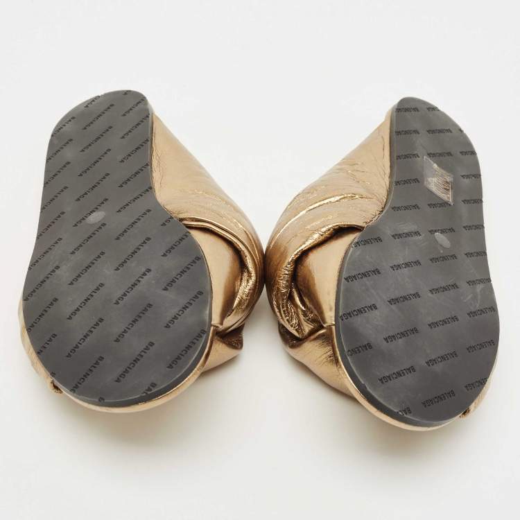 مملوكة مسبقًا Balenciaga Gold Leather  Flat Slides Size 38