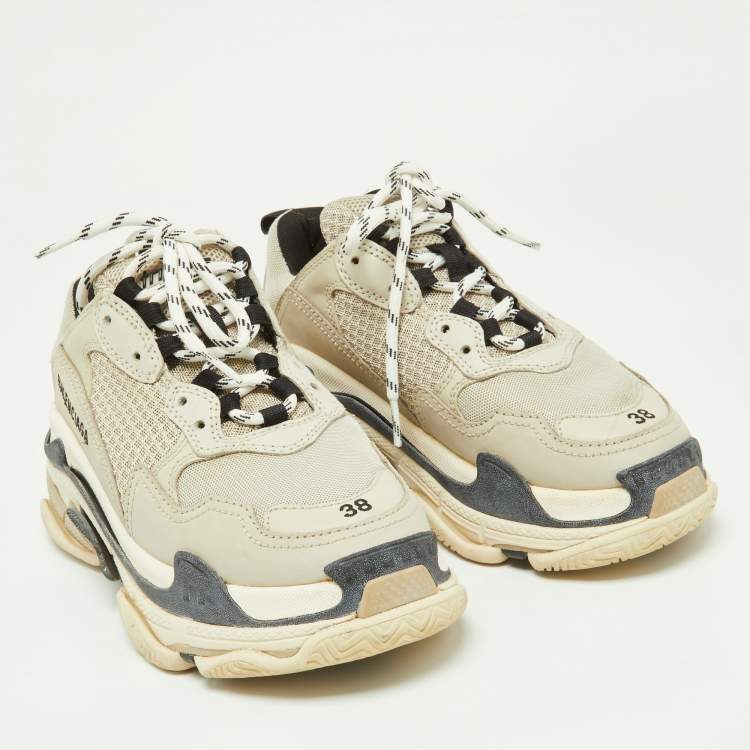 مملوكة مسبقًا Balenciaga Grey Mesh and Leather Triple S Sneakers Size 38