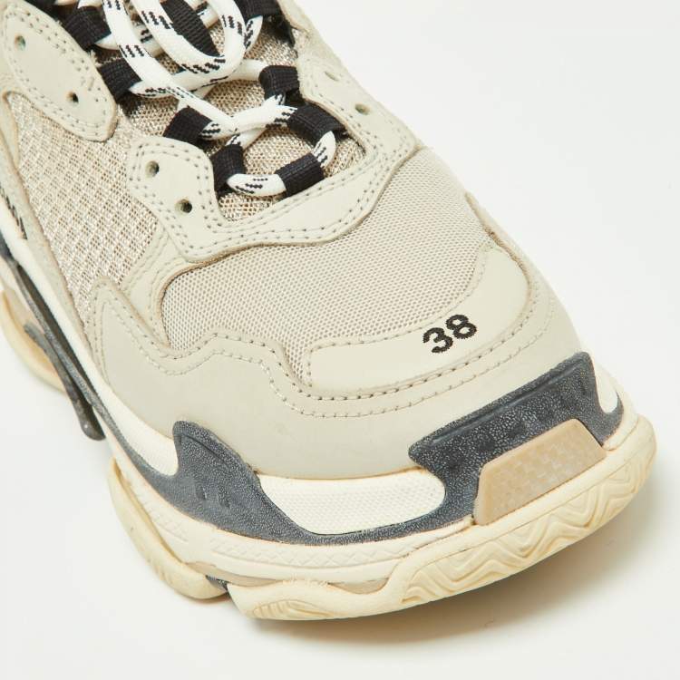 مملوكة مسبقًا Balenciaga Grey Mesh and Leather Triple S Sneakers Size 38