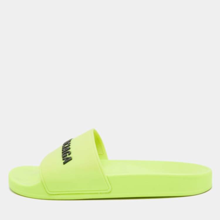 مملوكة مسبقًا Balenciaga Light Green Rubber Pool Slide Flats Size 40