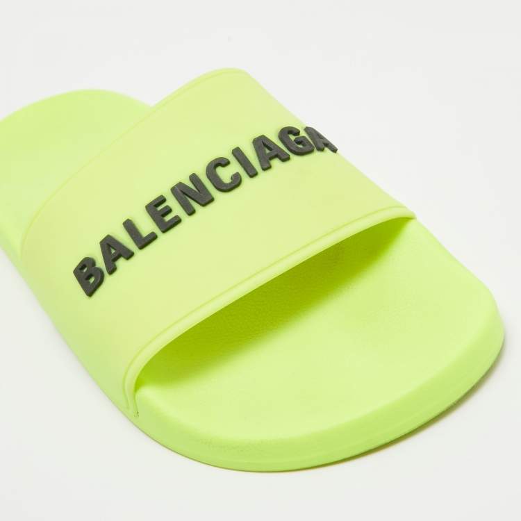 مملوكة مسبقًا Balenciaga Light Green Rubber Pool Slide Flats Size 40