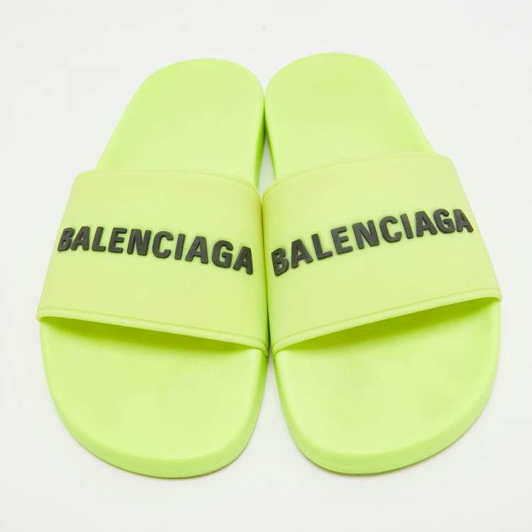 مملوكة مسبقًا Balenciaga Light Green Rubber Pool Slide Flats Size 40