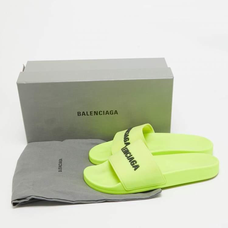 مملوكة مسبقًا Balenciaga Light Green Rubber Pool Slide Flats Size 40