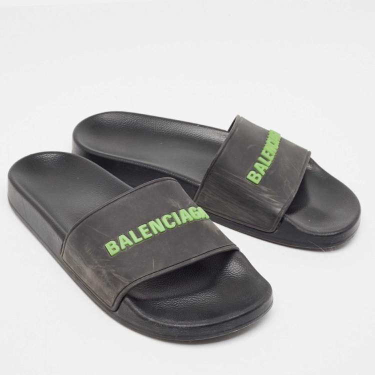 مملوكة مسبقًا Balenciaga Black Rubber Logo Pool Slides Size 38