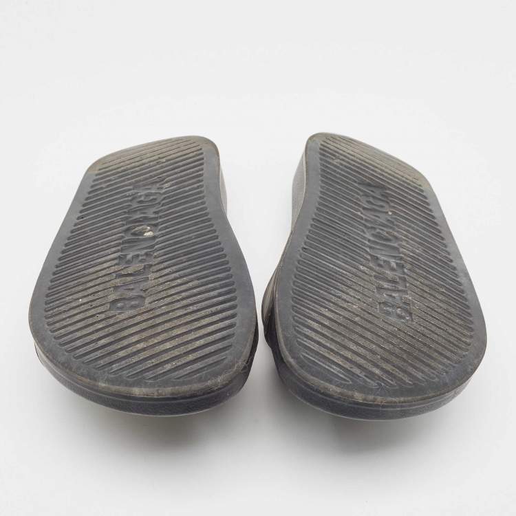 مملوكة مسبقًا Balenciaga Black Rubber Logo Pool Slides Size 38