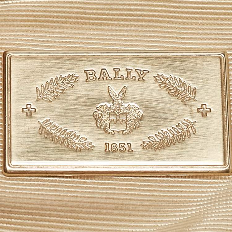 Pre Owned Bally Gold Quilted Leather Meg T Shoulder Bag
