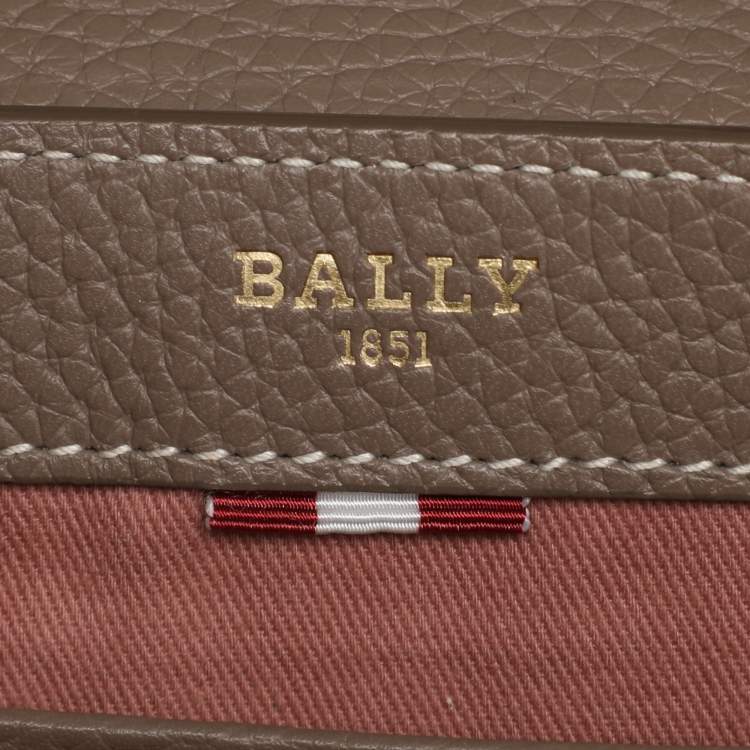 مملوكة مسبقًا Bally Brown Leather Leena Crossbody Bag