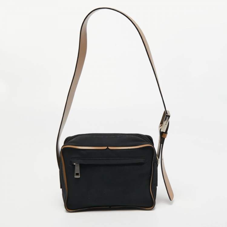 Pre Owned Bally Dark Blue/Beige Nylon and Leather Shoulder Bag