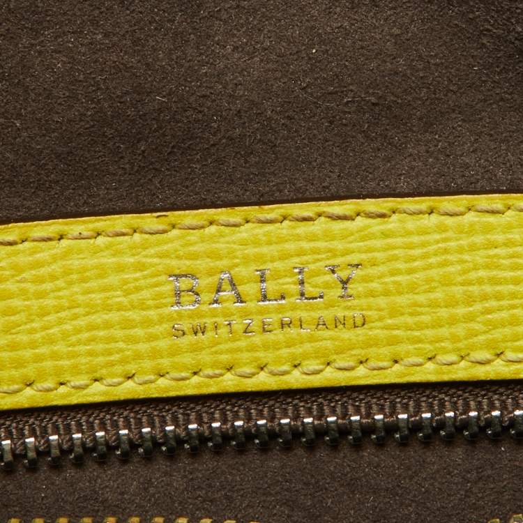 مملوكة مسبقًا Bally Yellow Leather Camera Crossbody Bag