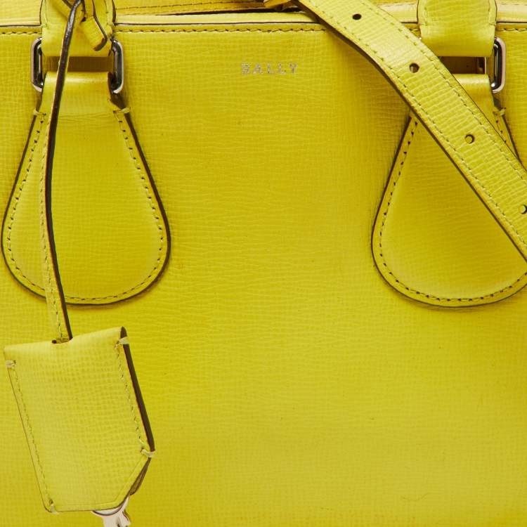 مملوكة مسبقًا Bally Yellow Leather Camera Crossbody Bag