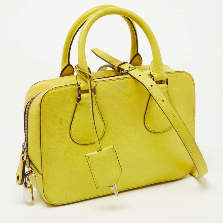 مملوكة مسبقًا Bally Yellow Leather Camera Crossbody Bag