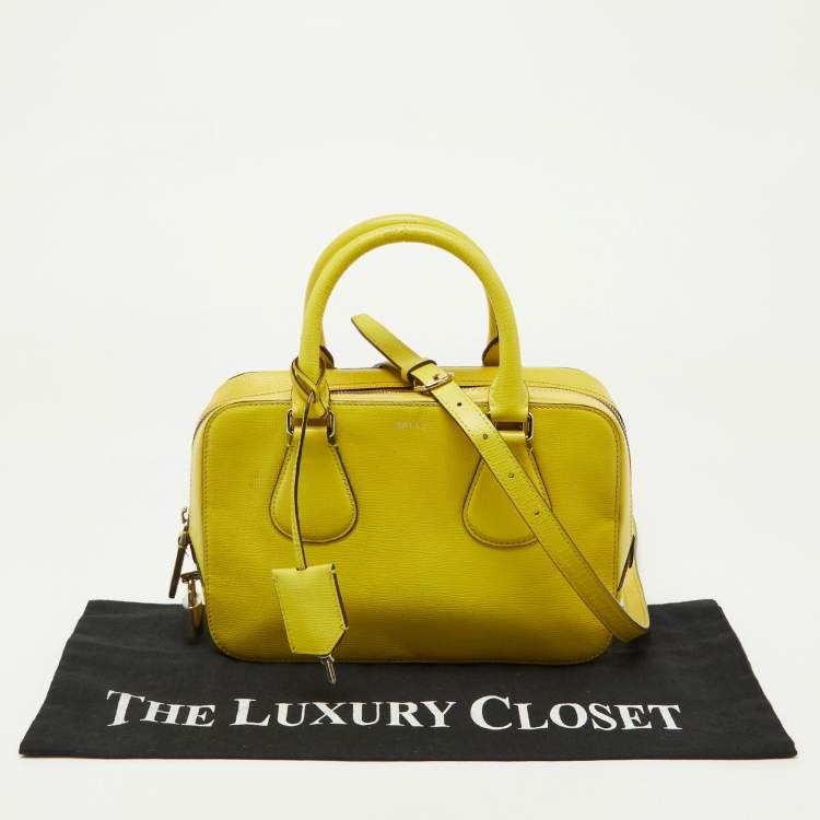 مملوكة مسبقًا Bally Yellow Leather Camera Crossbody Bag