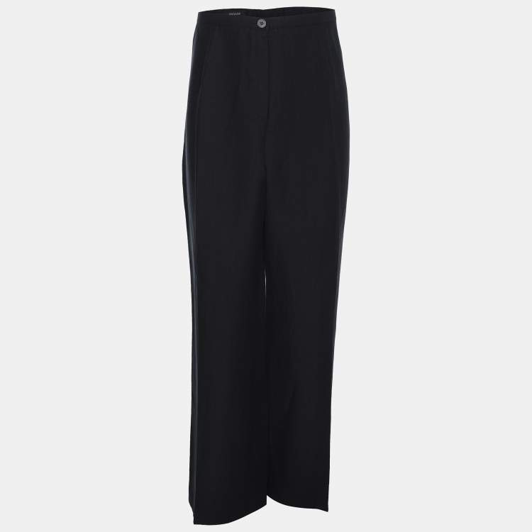 مملوكة مسبقًا ```json
{"name": "Basler Navy Blue Linen Trousers XXXL", "name_ar": "بنطال كتان أزرق كحلي من بازلار مقاس ضخم جدًا جدًا (إكس إكس إكس لارج)"}
```