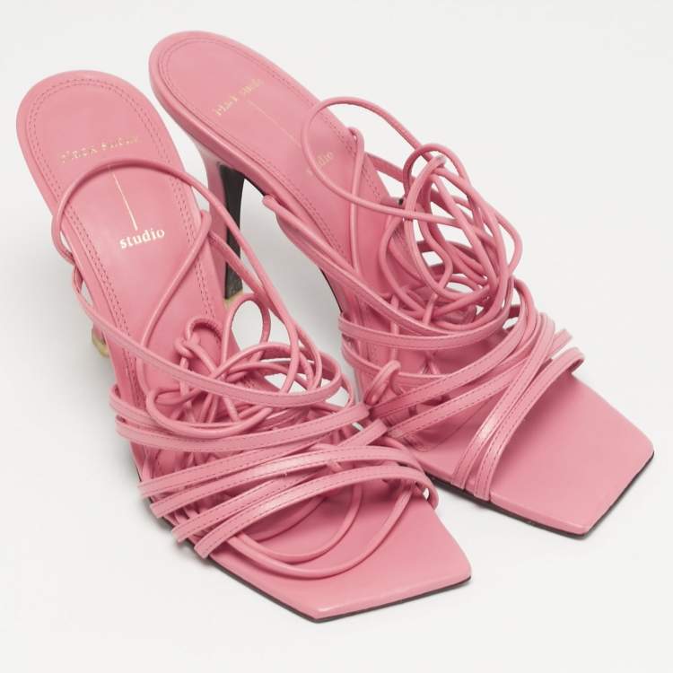 مملوكة مسبقًا Black Suede Studio Size 40 Pink Leather Ankle Strap Sandals