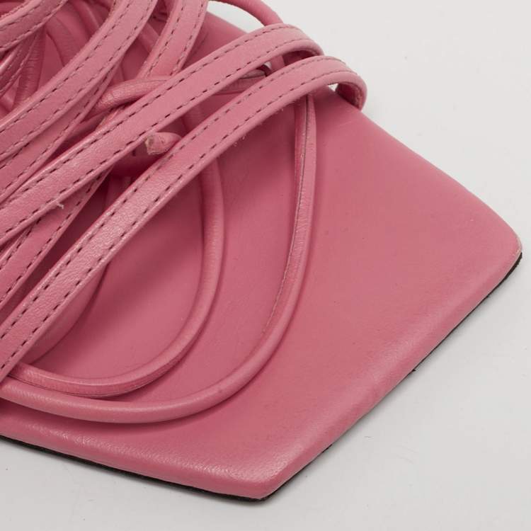 مملوكة مسبقًا Black Suede Studio Size 40 Pink Leather Ankle Strap Sandals