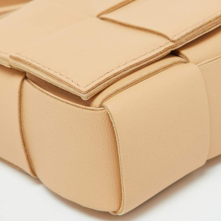 Pre Owned Bottega Veneta Beige Intrecciato Leather Mini Candy Cassette Crossbody Bag