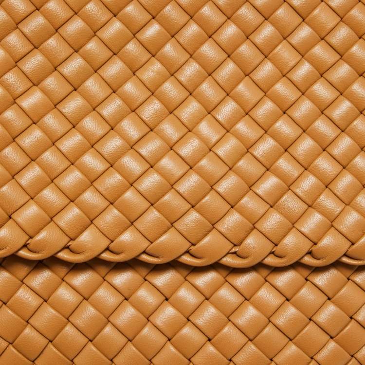 Pre Owned Bottega Veneta Brown Padded Intrecciato Leather Small Cobble Shoulder Bag