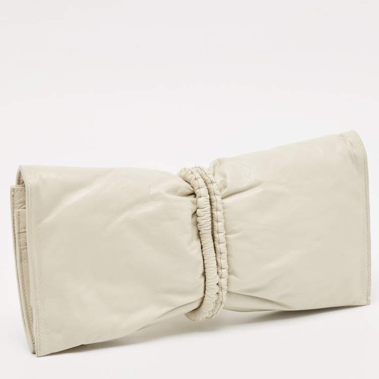 Pre Owned Bottega Veneta Off-White Padded Leather Bifold Clutch