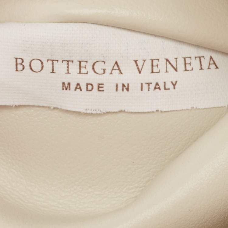Pre Owned Bottega Veneta Off-White Padded Leather Bifold Clutch